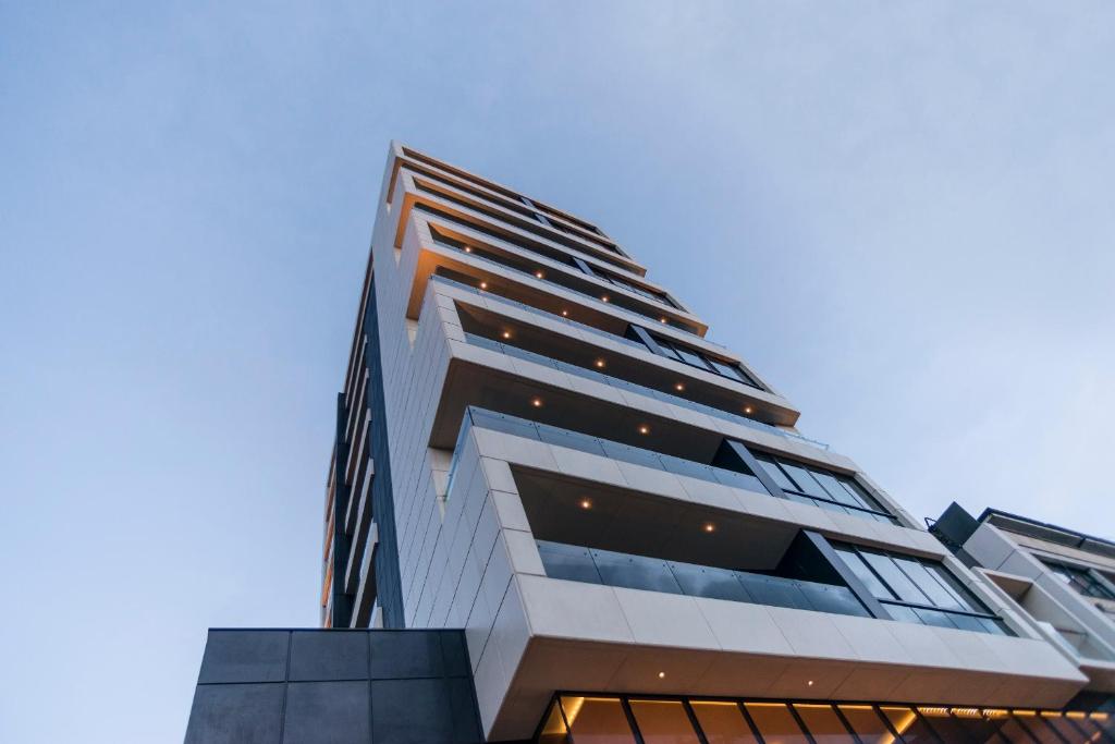 8010 URBAN LIVING