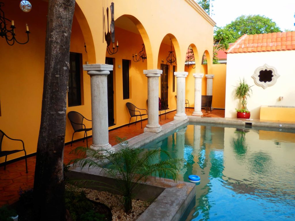 Ochenta y Dos Bed & Breakfast