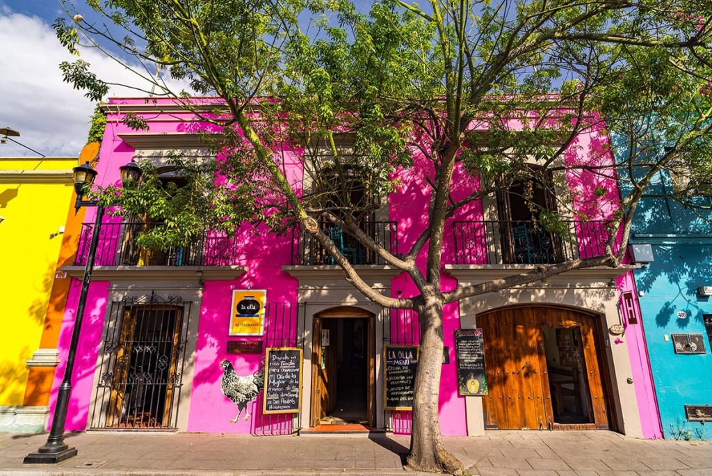 CASA DE LAS BUGAMBILIAS