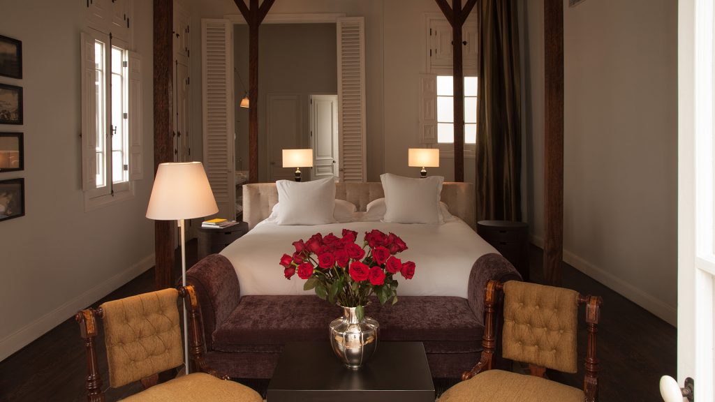 HOTEL B